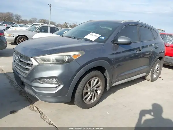 KM8J33A40HU585256 2017 HYUNDAI TUCSON - Image 2