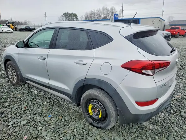 KM8J33A40HU588044 2017 HYUNDAI TUCSON - Image 2