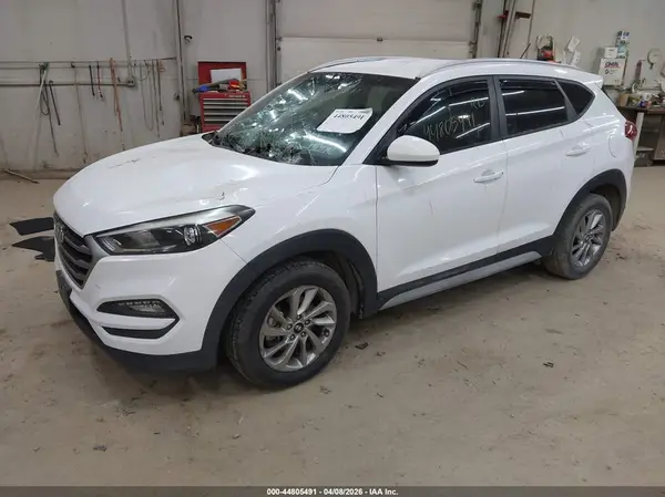 KM8J33A40HU594944 2017 HYUNDAI TUCSON - Image 2