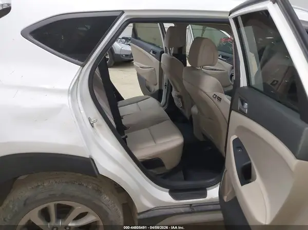 KM8J33A40HU594944 2017 HYUNDAI TUCSON - Image 8