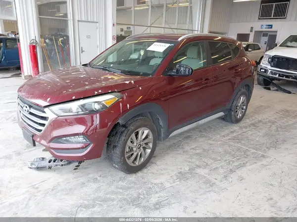 KM8J33A40JU600666 2018 HYUNDAI TUCSON - Image 2