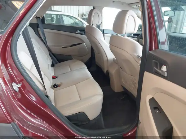 KM8J33A40JU600666 2018 HYUNDAI TUCSON - Image 8