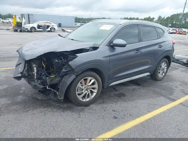 KM8J33A40JU618729 2018 HYUNDAI TUCSON - Image 2