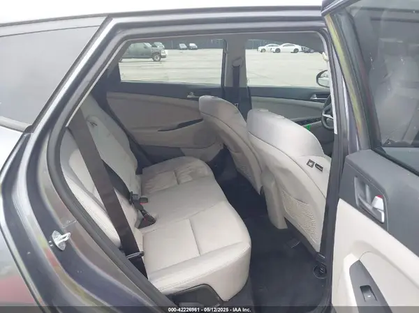 KM8J33A40JU618729 2018 HYUNDAI TUCSON - Image 8