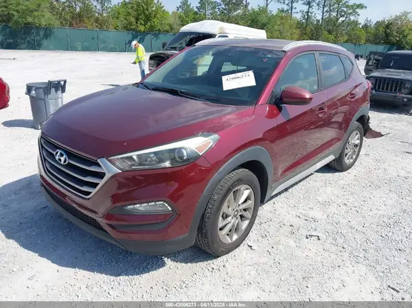 KM8J33A40JU621145 2018 HYUNDAI TUCSON - Image 2
