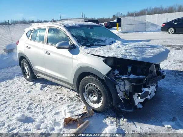 KM8J33A40JU630752 2018 HYUNDAI TUCSON - Image 1