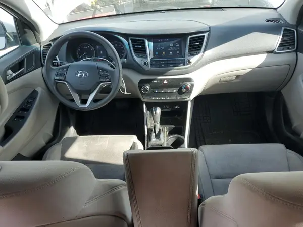 KM8J33A40JU638981 2018 HYUNDAI TUCSON - Image 8