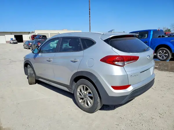 KM8J33A40JU639323 2018 HYUNDAI TUCSON - Image 2