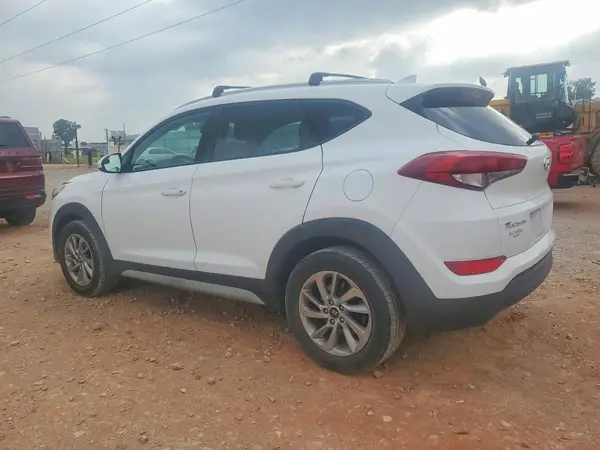 KM8J33A40JU644022 2018 HYUNDAI TUCSON - Image 2