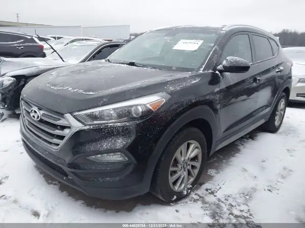 KM8J33A40JU651634 2018 HYUNDAI TUCSON - Image 2