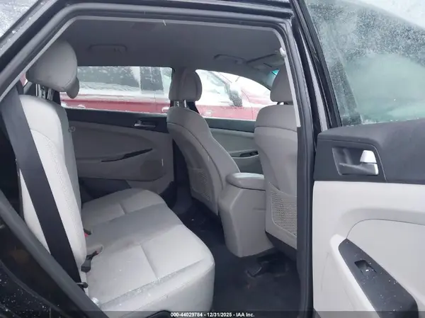 KM8J33A40JU651634 2018 HYUNDAI TUCSON - Image 8
