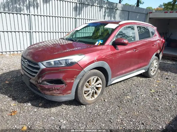 KM8J33A40JU652752 2018 HYUNDAI TUCSON - Image 2