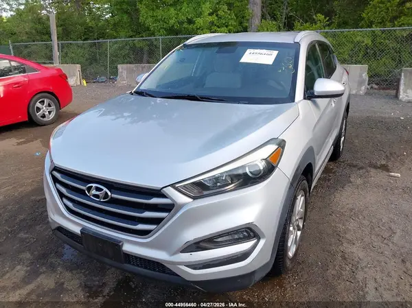 KM8J33A40JU662620 2018 HYUNDAI TUCSON - Image 2