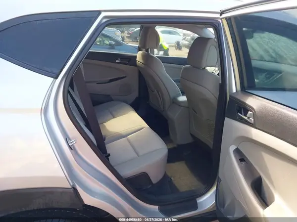 KM8J33A40JU662620 2018 HYUNDAI TUCSON - Image 8