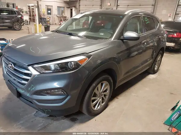 KM8J33A40JU668661 2018 HYUNDAI TUCSON - Image 2