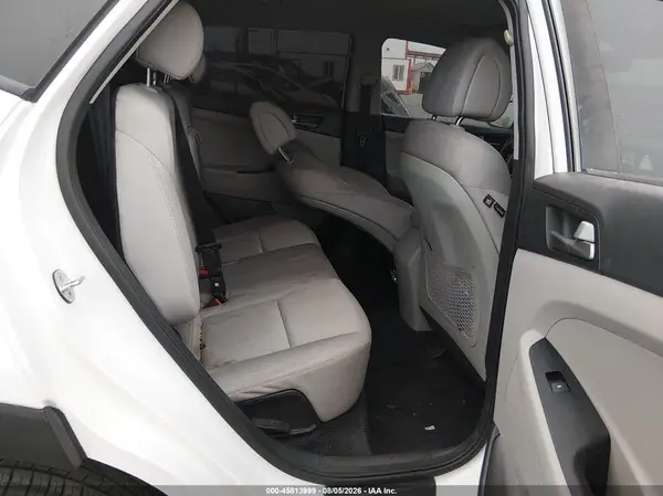 KM8J33A40JU670300 2018 HYUNDAI TUCSON - Image 8