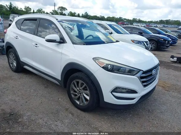 KM8J33A40JU670667 2018 HYUNDAI TUCSON - Image 1