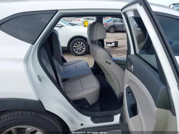 KM8J33A40JU670667 2018 HYUNDAI TUCSON - Image 8