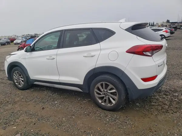 KM8J33A40JU672046 2018 HYUNDAI TUCSON - Image 2