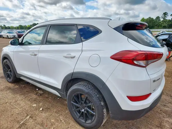 KM8J33A40JU672421 2018 HYUNDAI TUCSON - Image 2