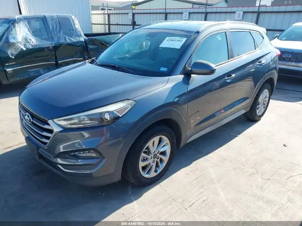 KM8J33A40JU672905 2018 HYUNDAI TUCSON - Image 2