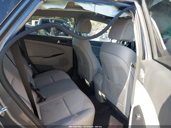 KM8J33A40JU672905 2018 HYUNDAI TUCSON - Image 8