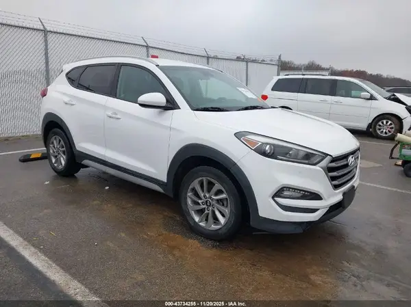 KM8J33A40JU674234 2018 HYUNDAI TUCSON - Image 1