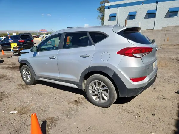 KM8J33A40JU674802 2018 HYUNDAI TUCSON - Image 2