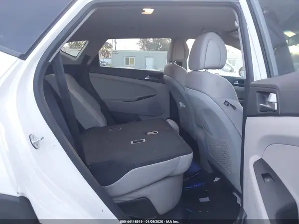 KM8J33A40JU675643 2018 HYUNDAI TUCSON - Image 8