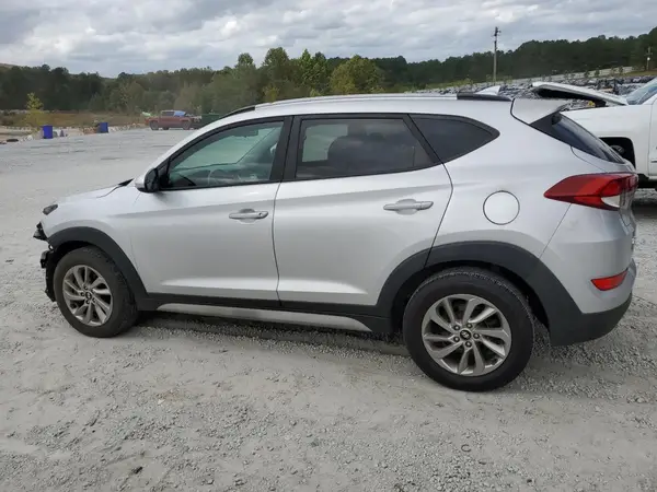 KM8J33A40JU676999 2018 HYUNDAI TUCSON - Image 2