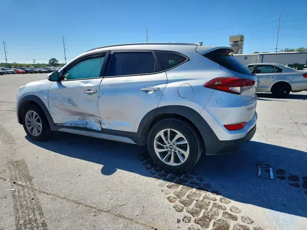 KM8J33A40JU677246 2018 HYUNDAI TUCSON - Image 2