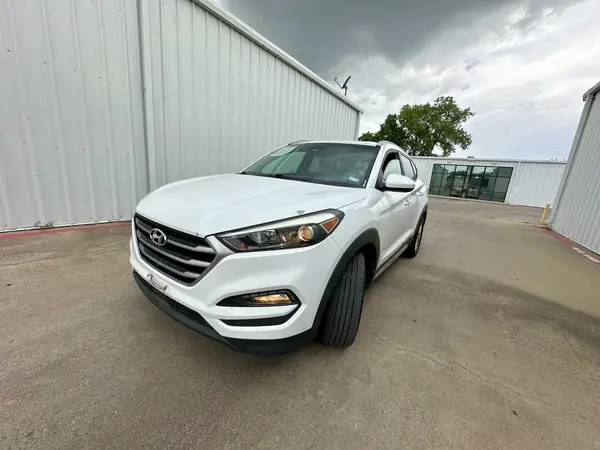 KM8J33A40JU684598 2018 HYUNDAI TUCSON - Image 2
