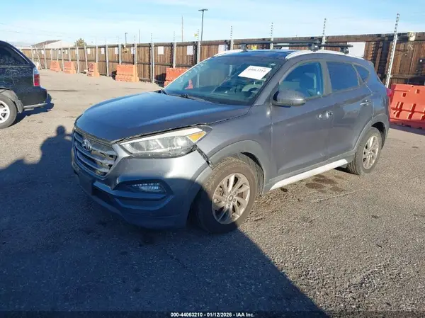 KM8J33A40JU691535 2018 HYUNDAI TUCSON - Image 2