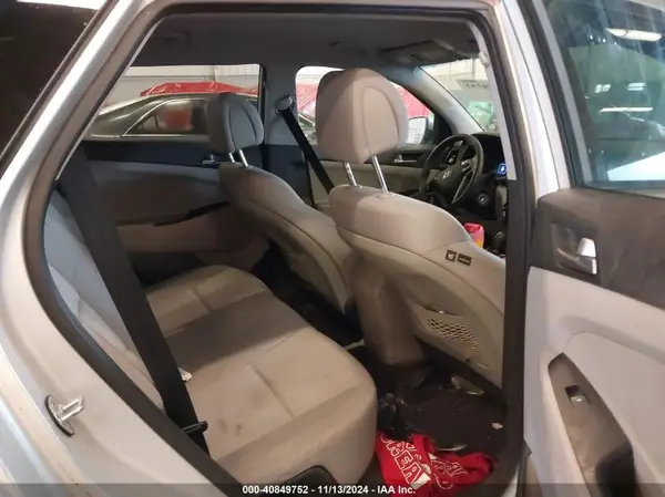 KM8J33A40JU700511 2018 HYUNDAI TUCSON - Image 8