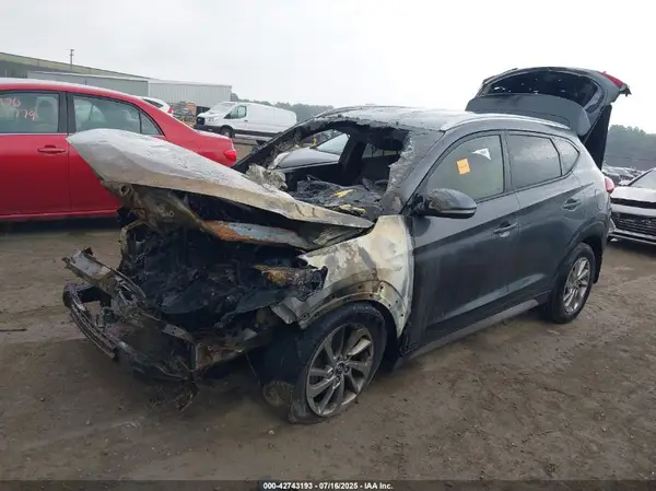KM8J33A40JU705577 2018 HYUNDAI TUCSON - Image 2