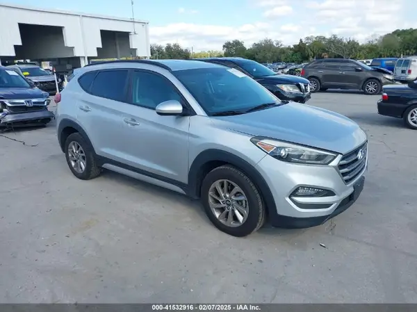 KM8J33A40JU710519 2018 HYUNDAI TUCSON - Image 1