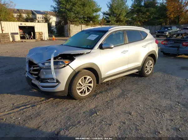 KM8J33A40JU710827 2018 HYUNDAI TUCSON - Image 2