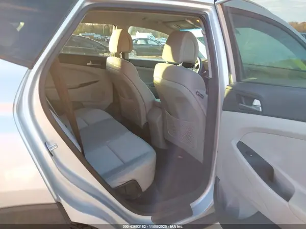KM8J33A40JU710827 2018 HYUNDAI TUCSON - Image 8