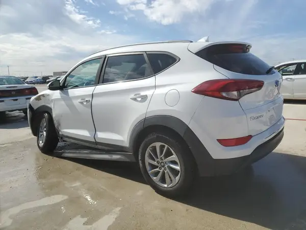 KM8J33A40JU715090 2018 HYUNDAI TUCSON - Image 2