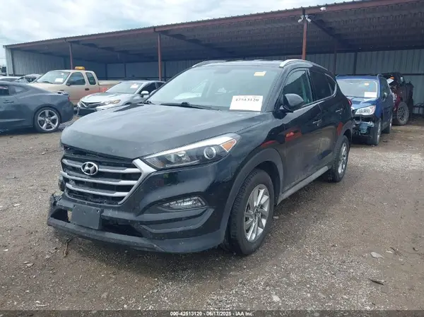 KM8J33A40JU719253 2018 HYUNDAI TUCSON - Image 2