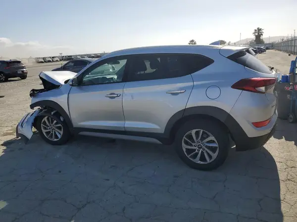 KM8J33A40JU719592 2018 HYUNDAI TUCSON - Image 2