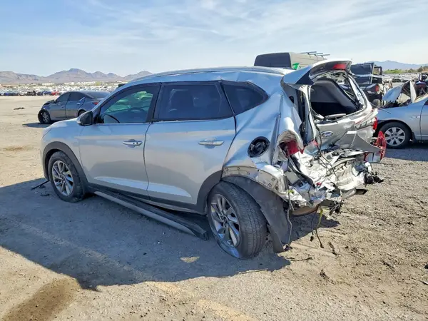 KM8J33A40JU723920 2018 HYUNDAI TUCSON - Image 2