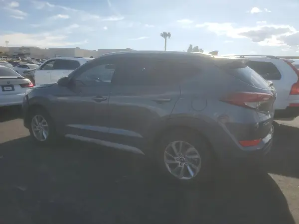 KM8J33A40JU725506 2018 HYUNDAI TUCSON - Image 2