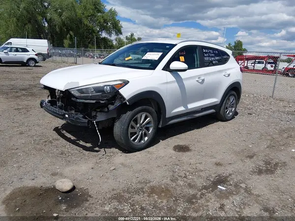 KM8J33A40JU725912 2018 HYUNDAI TUCSON - Image 2