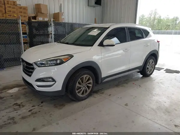 KM8J33A40JU769831 2018 HYUNDAI TUCSON - Image 2