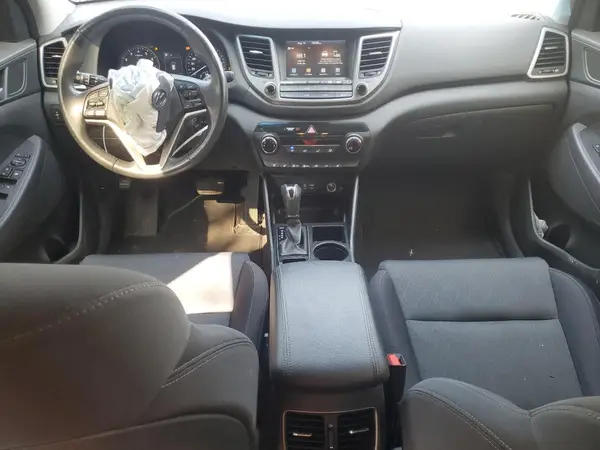 KM8J33A40JU798374 2018 HYUNDAI TUCSON - Image 8