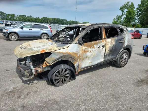 KM8J33A40JU799573 2018 HYUNDAI TUCSON - Image 1