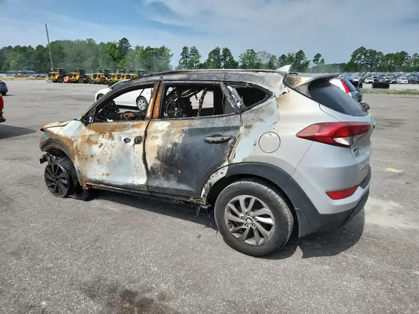 KM8J33A40JU799573 2018 HYUNDAI TUCSON - Image 2