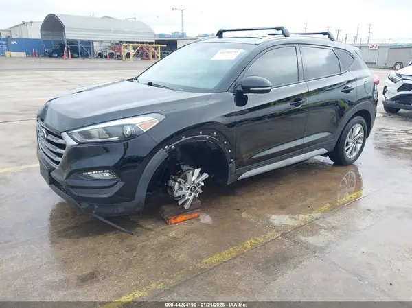 KM8J33A40JU803671 2018 HYUNDAI TUCSON - Image 2