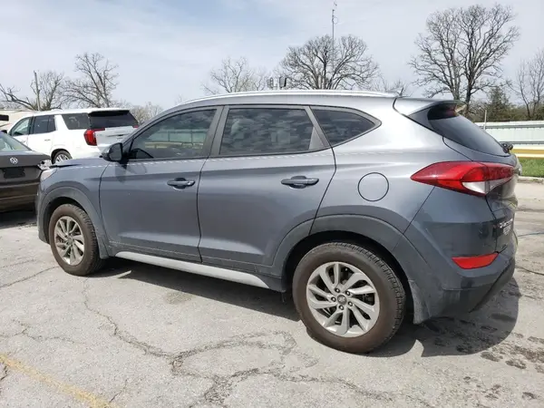 KM8J33A40JU805677 2018 HYUNDAI TUCSON - Image 2